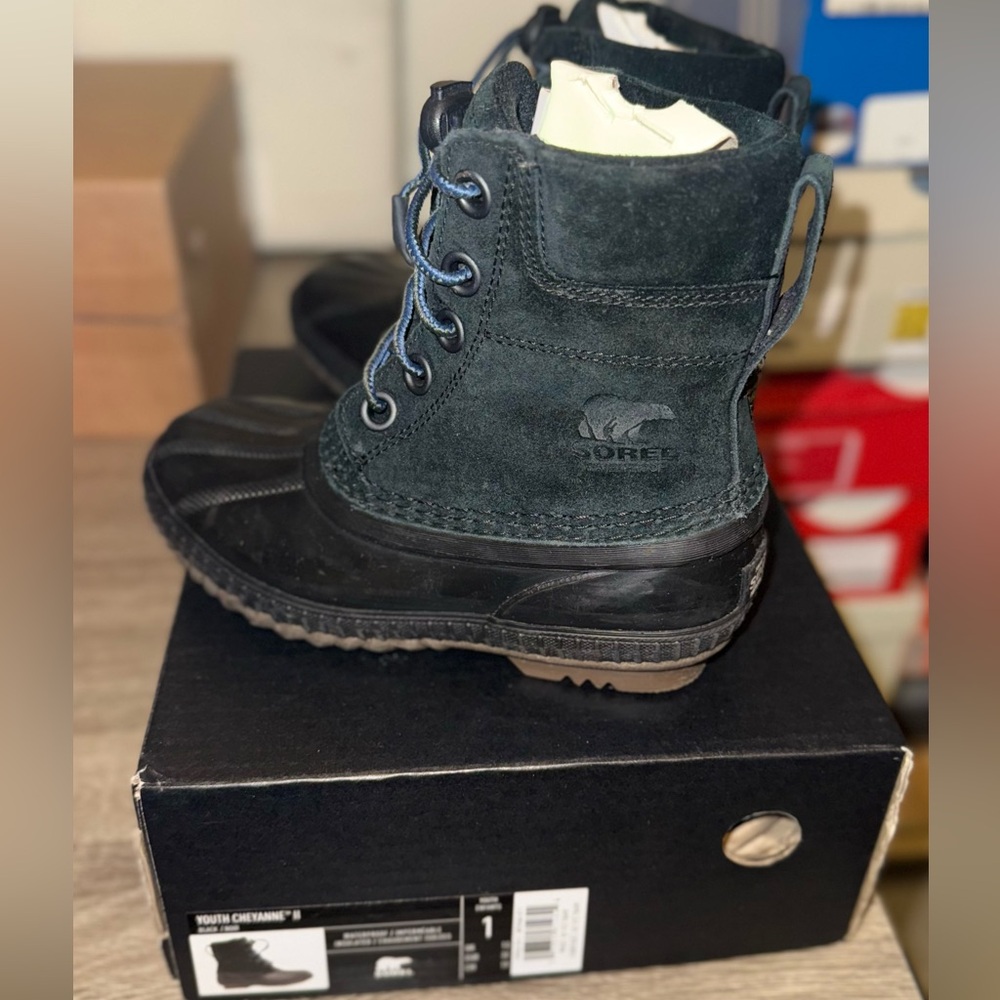 Sorel Youth Cheyanne Winter Boot size 1Y